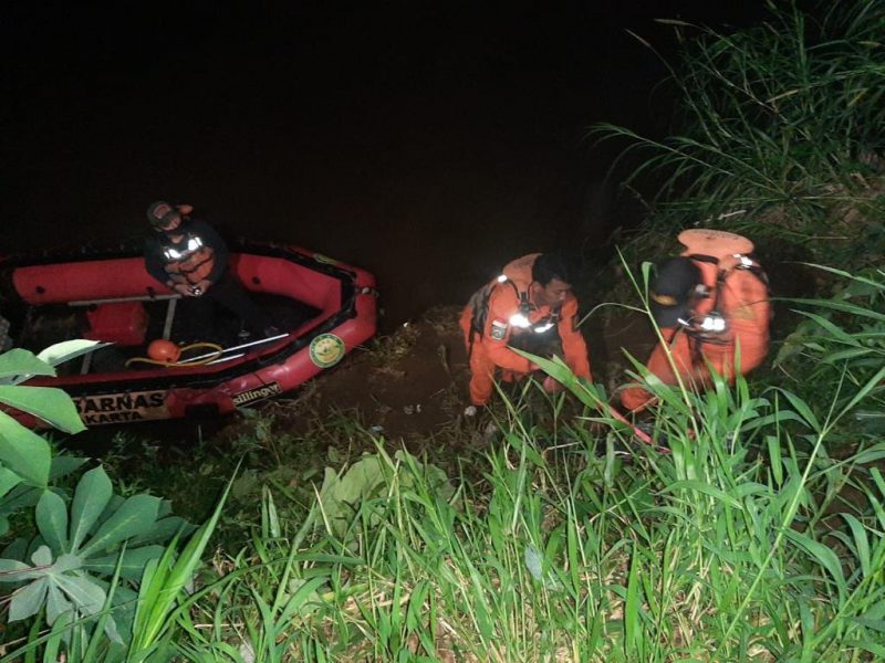 SEORANG REMAJA TENGGELAM KETIKA HENDAK MENYEBRANGI KALI CILIWUNG