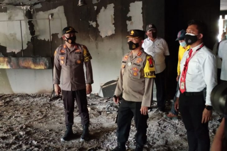 Gedung E perkantoran Bupati Kabupaten Karimun, Provinsi Kepulauan Riau, Kebakar.