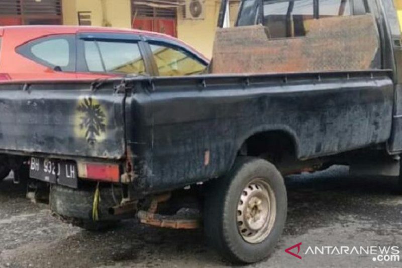 Seorang oknum Polisi terlibat pencurian satu unit mobil jenis bak terbuka (pick up) milik warga yang dicurinya