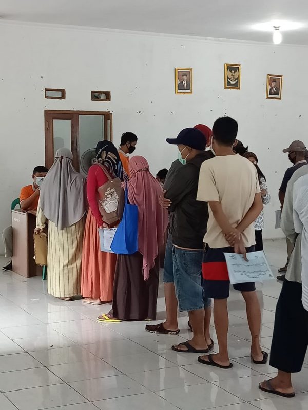 Ada sekitar 100 penerima Bantuan Langsung Tunai (BLT) hari Minggu tgl 7/2/21 sebesar uang tunai Rp 300