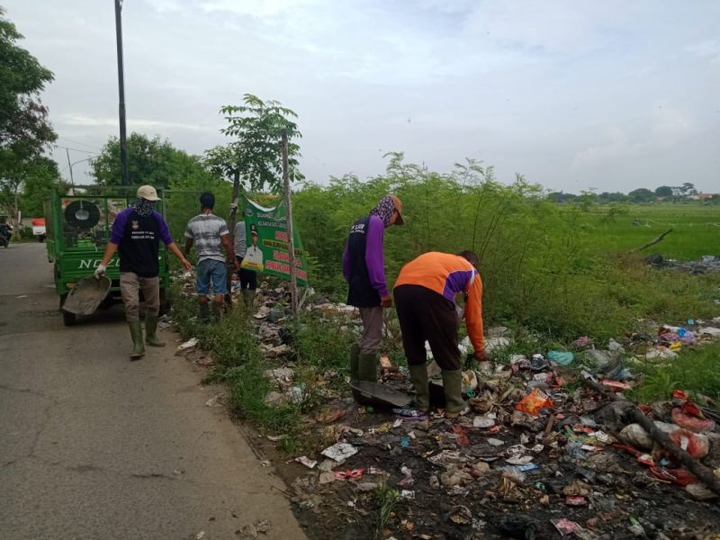 Buanglah Sampah Pada Tempat atau TPS yang sudah Sediakan, jangan dibuang dijalan Raya