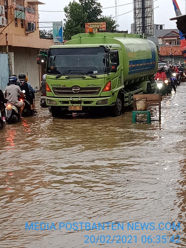 SUDAH BANJIR,DI KASIH KURSI PULA