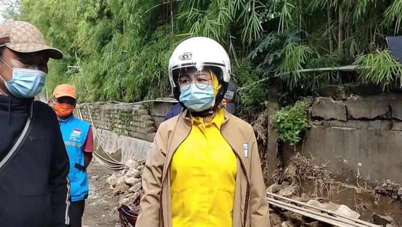 After the Flood at PBI Housing, Airin, the Mayor of South Tangerang, Visits, Sub-District and Sub-District Department of Industry and Culture