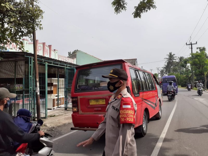 Kapolsek Pakuhaji Metro, Tangerang City Police, Raise Masks every day.