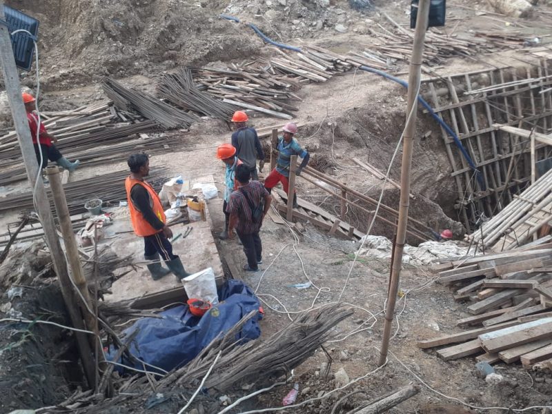 Pembangunan Proyek Jembatan Baru Tanah Tinggi, diduga ada indikasi tidak baik.