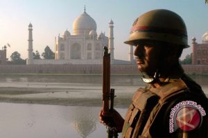 Authorities in the state of Uttar Pradesh, India closed the Taj Mahal on Thursday,