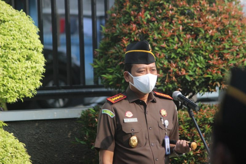 Kepala Kejaksaan Negeri Kota Tangerang cek personil dalam Apel Pagi.Tangerang. Matapost.comHari pertama masuk kerja setelah libur