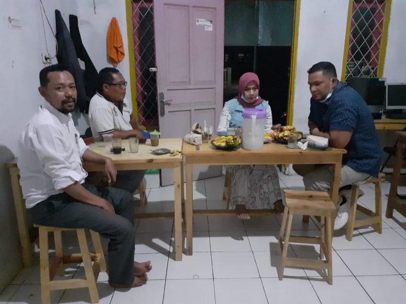 Para Pimpred dan pimprus di kantor PT. Posbanten Jakarta Media Tangerang (PT. PJMT), bukbar