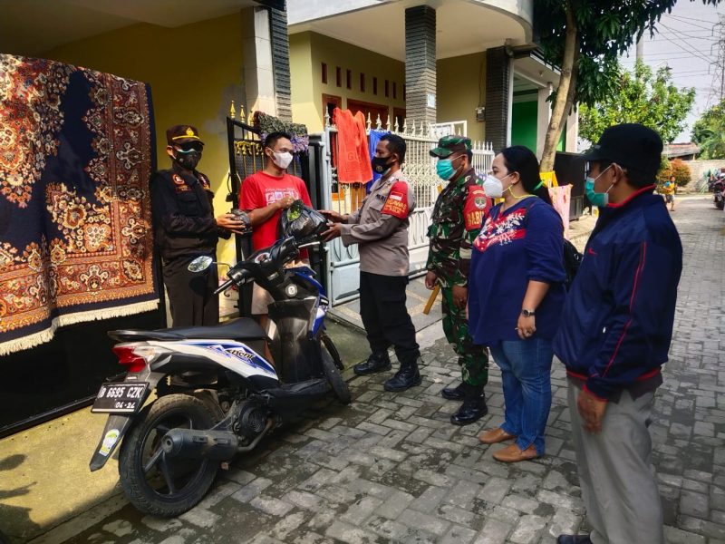 Pemberian bantuan sembako serta Preemtif dan Edukasi 5M