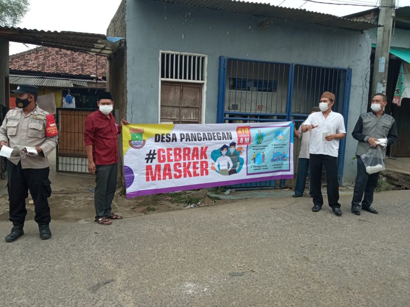 Desa Pangadegan Melakukan Giat Gebrakan Masker dan Edukasi Kepada Warga Masyarakat