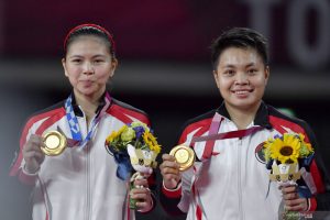 Akhirnya, Pasangan Greysia Polii/Apriyani Rahayu menyabet medali emas Olimpiade Tokyo 2020 setelah menyingkirkan