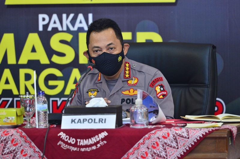 Panglima TNI Marsekal Hadi Tjahjanto bersama Kapolri Jenderal Listyo Sigit Prabowo memimpin rapat penanganan dan pengendalian