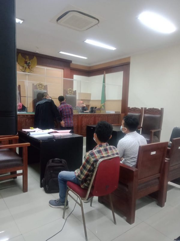 6 members of the PP mass organization suwiping the FBR mass organization wrongly stabbed the community at trial,