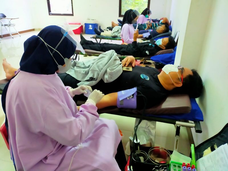 PMI dan Untara Kumpulkan 60 Kantong Darah Untuk Kemanusiaan