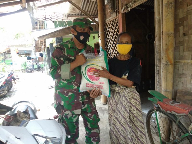 Paket bantuan sembako yang didistribusikan sebanyak 50 paket beras @10kg keberbagai wilayah