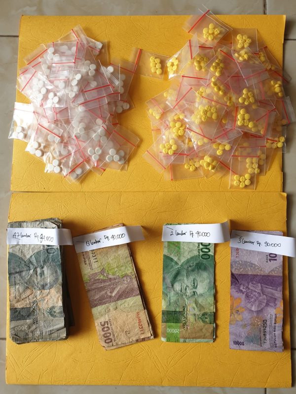 Polsek Kronjo Polresta Tangerang Grebek Penjual Tramadol dan Hexymer Berkedok Toko Kosmetik