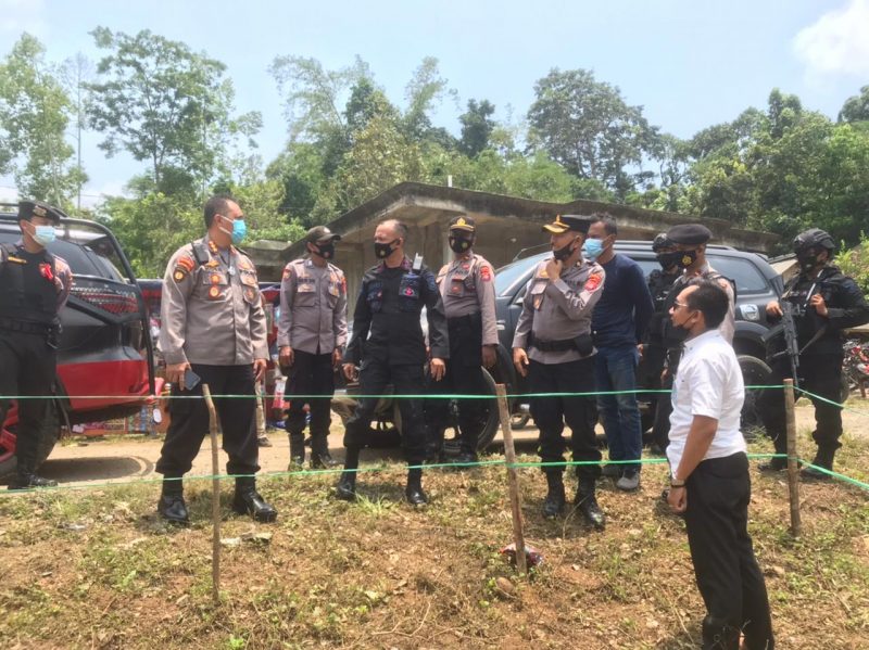 Dirsamapta Polda Banten KBP Noerwiyantom tinjau ke lokasi wilayah yang sedang berlandsung Pilkades