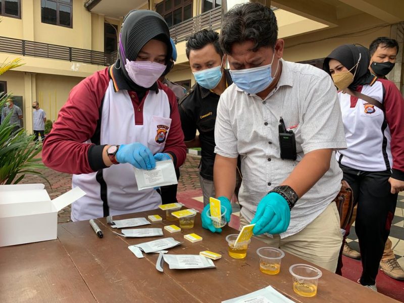 Cek Urine Personel, Upaya Penegakan Disiplin Ke Personel Polres Cilegon