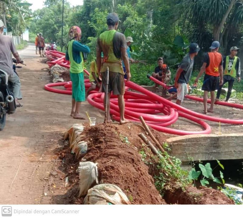 Pemasangan pipa di duga tidak memakai perlengkapan dan kurang mematuhui prokes Kab. Tangerang