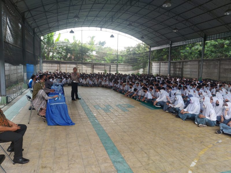 Kompol Roby Heri Saputra melalui Kepala Bagian Operasional Satlantas, memberikan pencerahan pada siswa