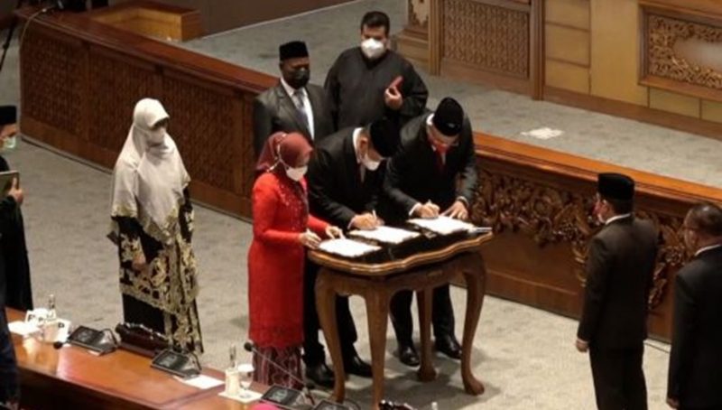 Penyerahan Arsip dan Data DPR-RI ke Badan Arsip Nasional, kini sudah di terima. Arsip itu rata-rata umurnya