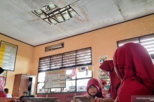 SDN Karang Harja II Kec. Cisoka Kab. Tangerang, banten di bobol oleh angin kencang