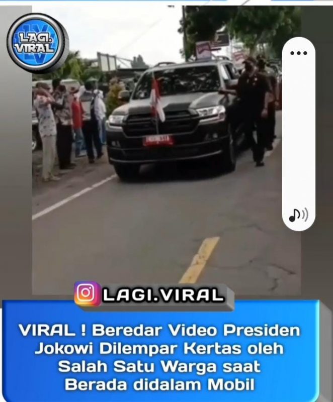Video Presiden Jokowi dilempar kertas viral di media sosial. Tak jelas juga apa isi kertas tersebut