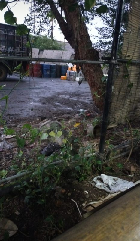 diduga usaha pengepul minyak curah dikawasan plaza sinta karawaci ilegal