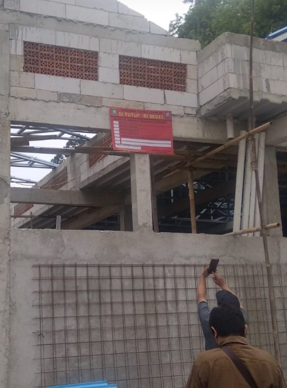 SEGEL SUDAH DI PASANG,PEKERJAAN TETAP JALAN, DIDUGA  PEJABATNYA ADA MAIN MATA
