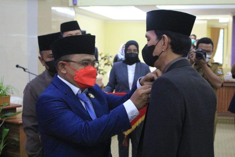 Anggota DPRD Kab. TangerangYang lama di pecat tidak secara hormat, sekarang di ganti