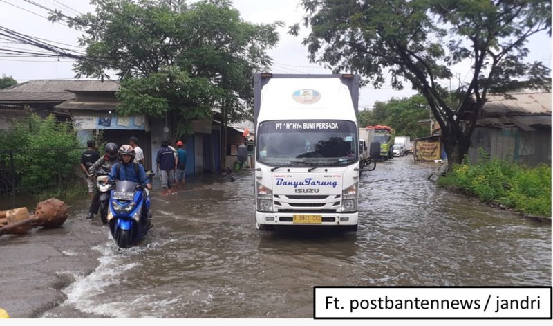 Hujan Semalam membuat Kelurahan Benda di RT/RW banjir, kini dari Pihak Pemkot Tangerang belum ada upaya
