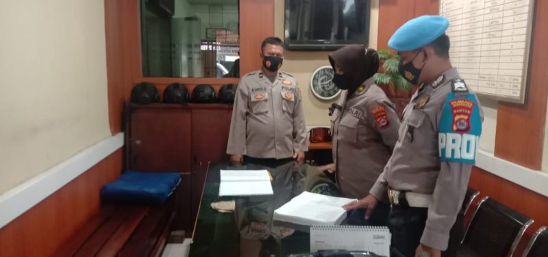 Cek Kesiap Siagaan Anggota, Pawas Polresta Tangerang Lakukan Kontrol Di Polsek Pasar Kemis