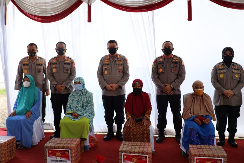 Kapolda Banten Dampingi Kalemdiklat Polri Tinjau Vaksinasi Booster Serentak di Kota Cilegon