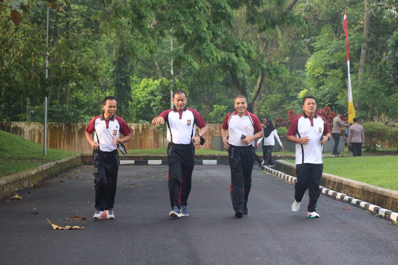 Jaga Tubuh Tetap Prima, Wakapolda Banten Olahraga Pagi Bersama Personel