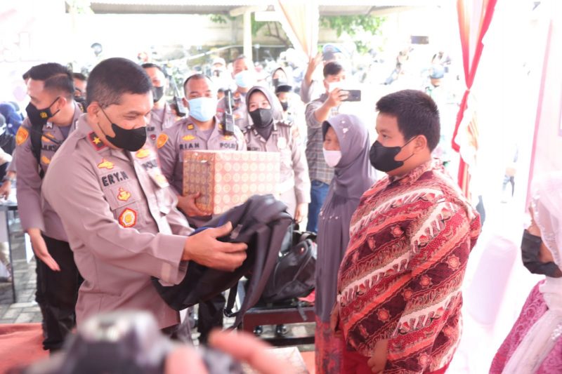 Ciptakan Herd Immunity, Wakapolda Banten Tinjau Vaksinasi Serentak di Polsek Pulomerak
