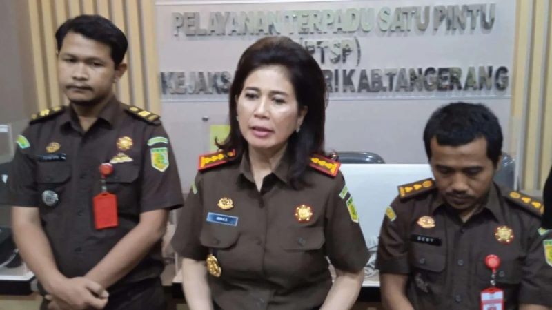 Sekitar 4 orang Kata Nova Eliza Saragih menyebutkan SN, M, DM, dan STN  pihak kejaksaan Negeri Tigaraksa