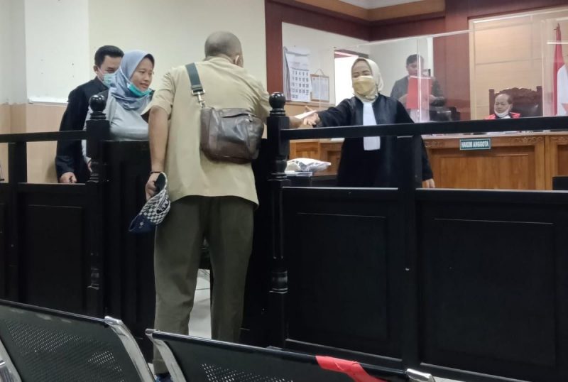 Jadi nasib ibu Fitri tidak berpihak kepada ibu Fitri, kini jadi terdakwa bersalah, perih dan galau ibu fitri.