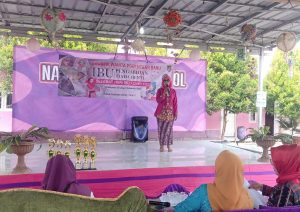 Peringati Hari Ibu, Dharma Wanita PGRI Mekar Baru Gelar Lomba Fashion Show.