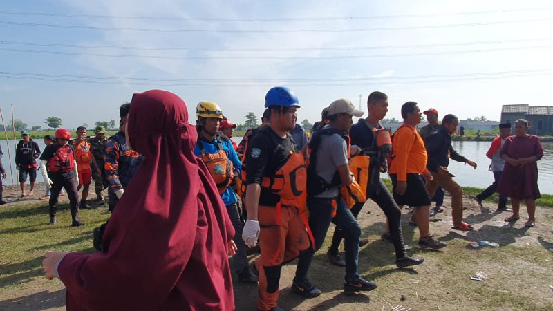 KORBAN TENGGELAM DI DANAU TAMBUN DITEMUKAN TIM SAR GABUNGAN DALAM KEADAAN MENINGGAL DUNIA