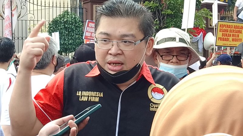 Natalia Rusli bukan lagi advokat karena SK pengangkatan Advokatnya dibatalkan Peradin dan Pengadilan Tinggi Banten.