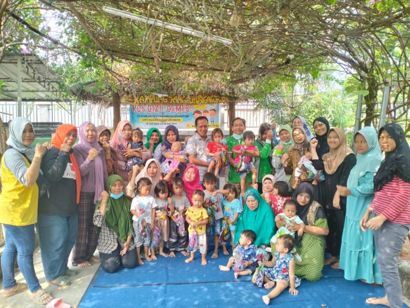 Camat Periuk kota tangerang melakukan monitoring pos gizi diwilayah kelurahan gembor.
