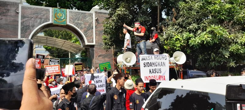 Agar korban Asuransi Jiwa Kresna mengajukan gugatan Tata Usaha Negara (TUN) ke PTUN terhadap OJK agar pencabutan Ijin Usaha (CIU) bisa di batalkan.
