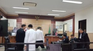 Terdakwa Bahtiar membantah keterangan saksi, sebai direktur utama kalau di kantor. Sedangkan di lapangan sebagai direktur marketing.