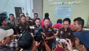 Wah ketangkap juga bos pengadaan sapi ternak di Padang, akhir di masukin ke kadang 2×3 meter perseg.i