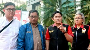 Lapangan Banteng, Jakarta Pusat untuk meminta penjelasan OJK terkait penyelesaian kasus reksadana Minna Padi senilai Rp 30 miliar.