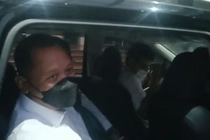 Dugaan kasus pemerasan berlanjut, tomi Tak lama ia bergegas meninggalkan Gedung Promoter Polda Metro Jaya.