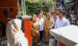 sebanyak 40 (empat puluh) sertipikat dengan rincian 10 (sepuluh) sertipikat diserahkan langsung.