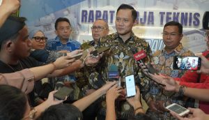 The opening of the Working Meeting was marked by pressing the laser scanner measuring tool button by the Minister of ATR/Head of BPN.
