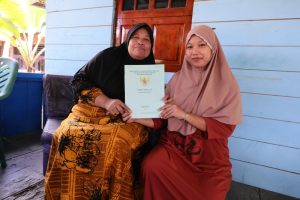 Sejak awal menempati rumah tersebut, Kurnia menceritakan bahwa keluarganya belum pernah mengajukan proses sertipikasi tanah.