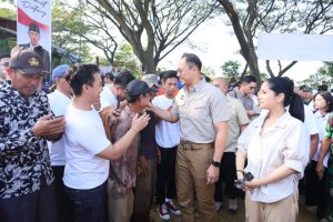 Badan Pertanahan Nasional (ATR/BPN) melakukan penanaman 100.000 pohon secara serentak se-Indonesia.